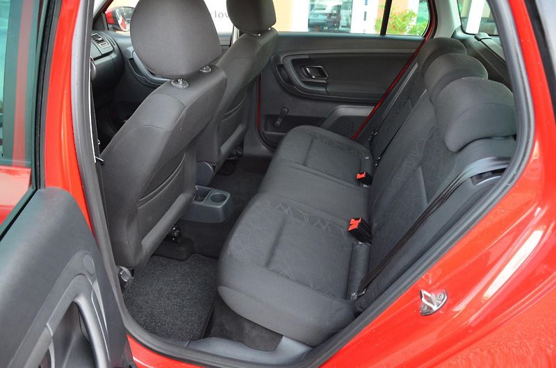 Škoda Fabia (2012) 1.2 TSi 63kW AMBITION / ALU - fotka 17 z 29