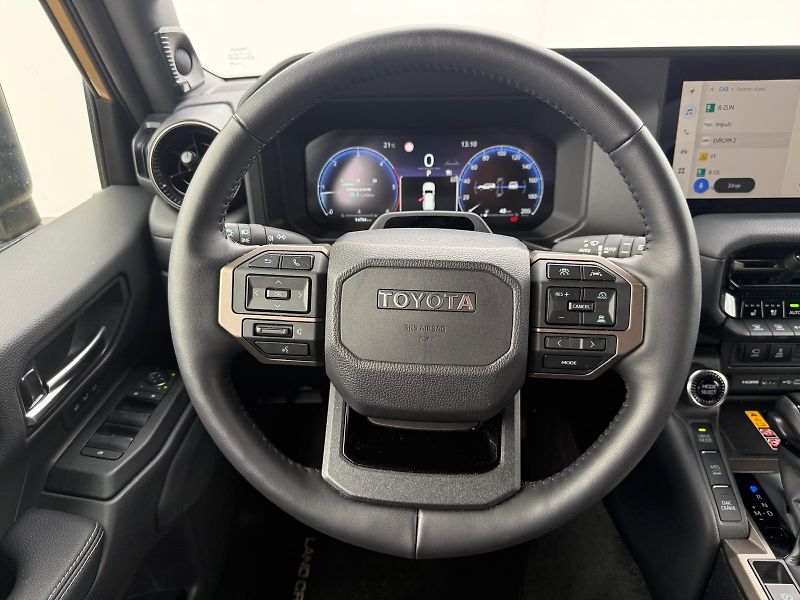 Toyota Land Cruiser 2.8 D-4D 6AT Executive MHEV AW - fotka 16 z 30