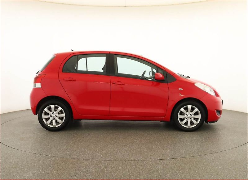 Toyota Yaris (2009) 1.33 Dual VVT-i, Automat - fotka 6 z 15