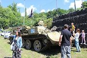 Vyprošťovací tank VT-55 na 10. srazu historických vozidel v Litvínově byl neustále v obležení.