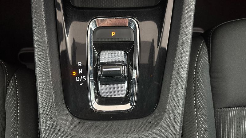 Škoda Octavia 2.0 TDI DSG Sportline - fotka 25 z 29