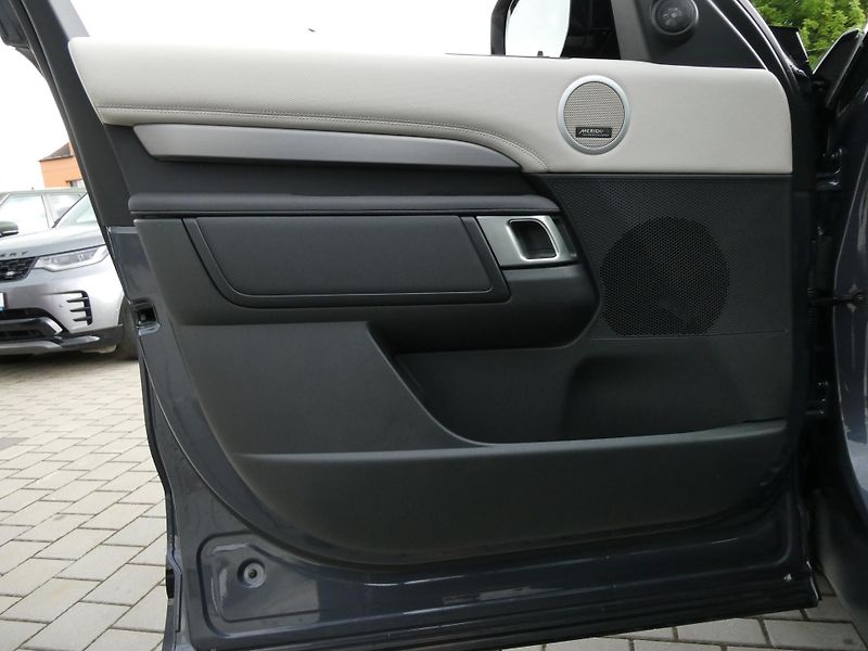Land Rover Discovery 5 3,0 Gemini D350 - fotka 15 z 45