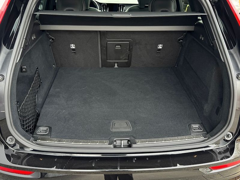 Volvo XC60 T8 ULTRA BLACK EDITON ,335 kW - fotka 15 z 23