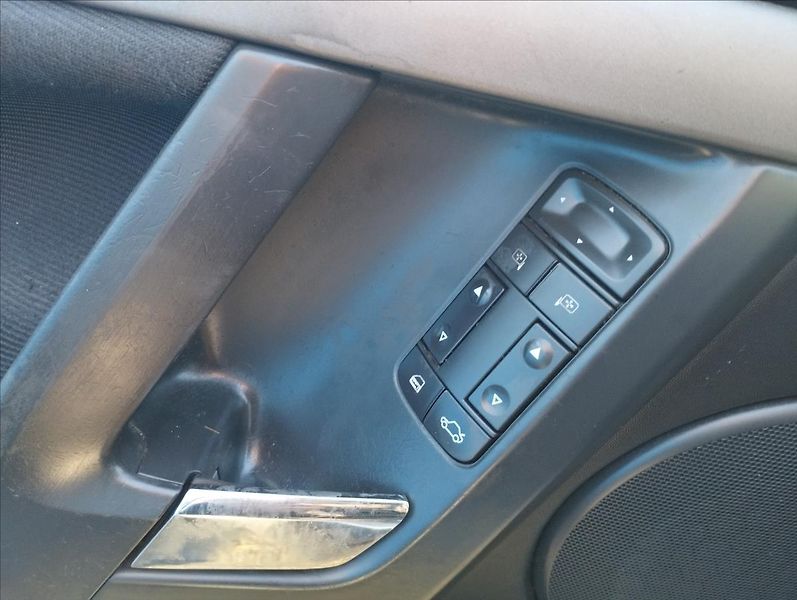 Opel Vectra 1,8 i 90KW - fotka 15 z 16