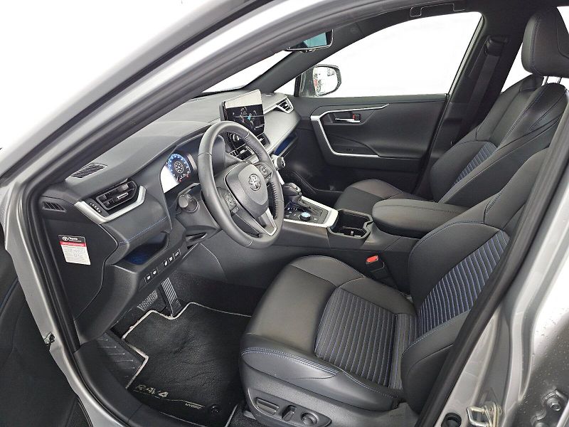 Toyota RAV4 (2025) 2.5HEV 222k 4X4 SELECTION - fotka 6 z 29
