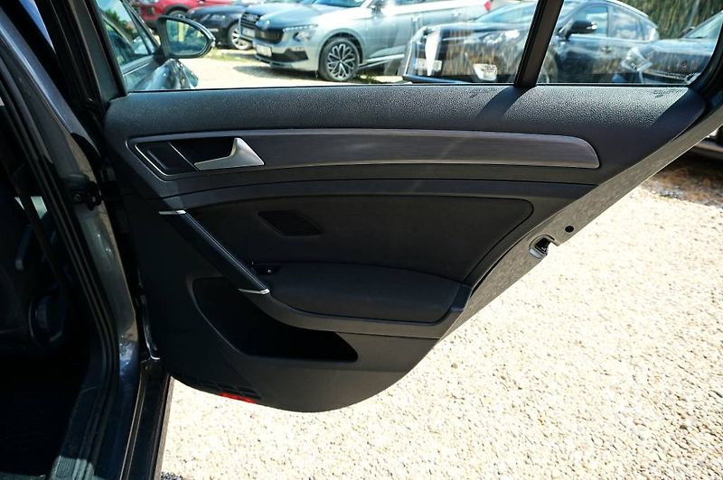 Volkswagen Golf Variant (2018) MATCH 1,0 TSI 81 kW - fotka 13 z 37