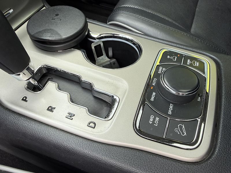 Jeep Grand Cherokee 3.0CRDi OVERLAND! GAR. KM!! - fotka 16 z 19