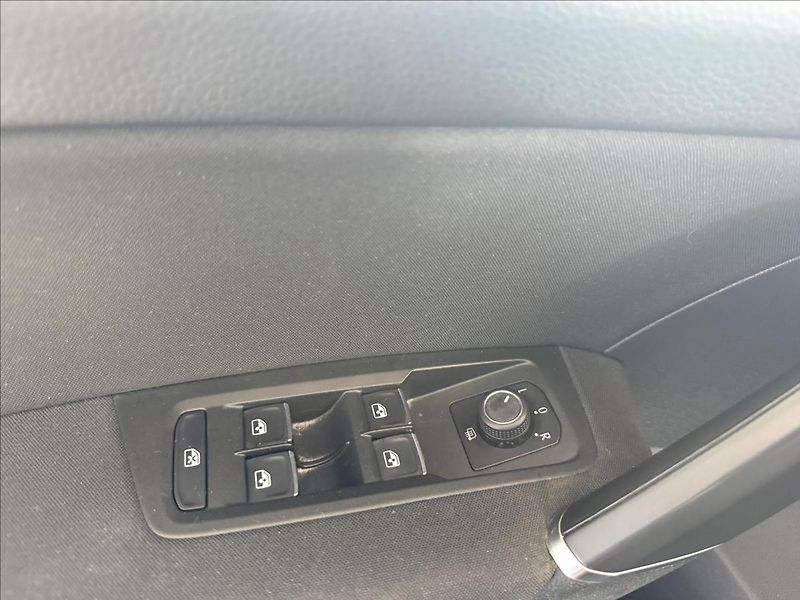 Volkswagen Touran 1,2   TSI,COMFORTLINE,SERVISKA - fotka 10 z 22