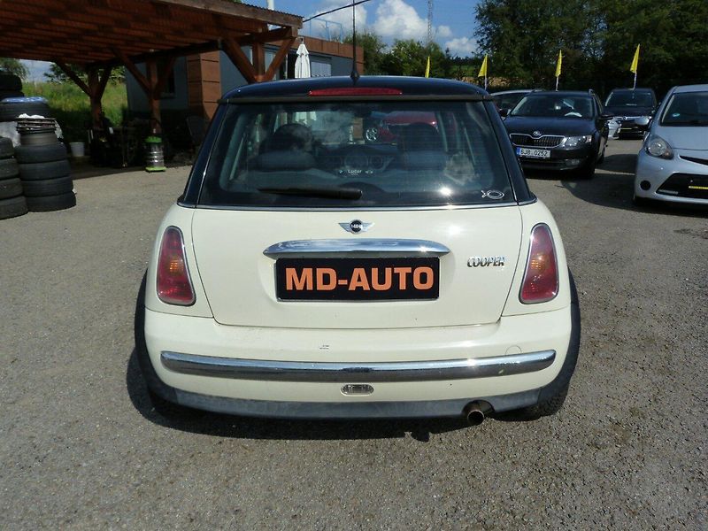 Mini Cooper 1.6 i 85 kw - fotka 7 z 17