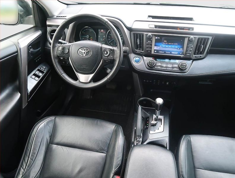 Toyota RAV4 (2017) 2.5 Hybrid - fotka 7 z 14