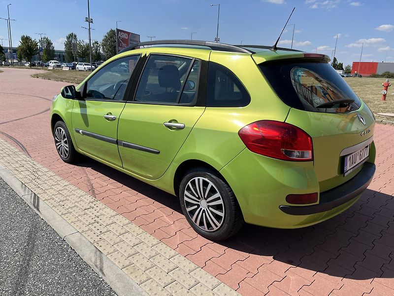 Renault Clio 1.2i 92100 km ČR - fotka 7 z 30