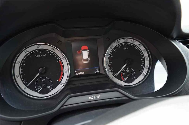 Škoda Octavia (2019) COMBI III. 1,5 D-TEC DSG - fotka 14 z 19