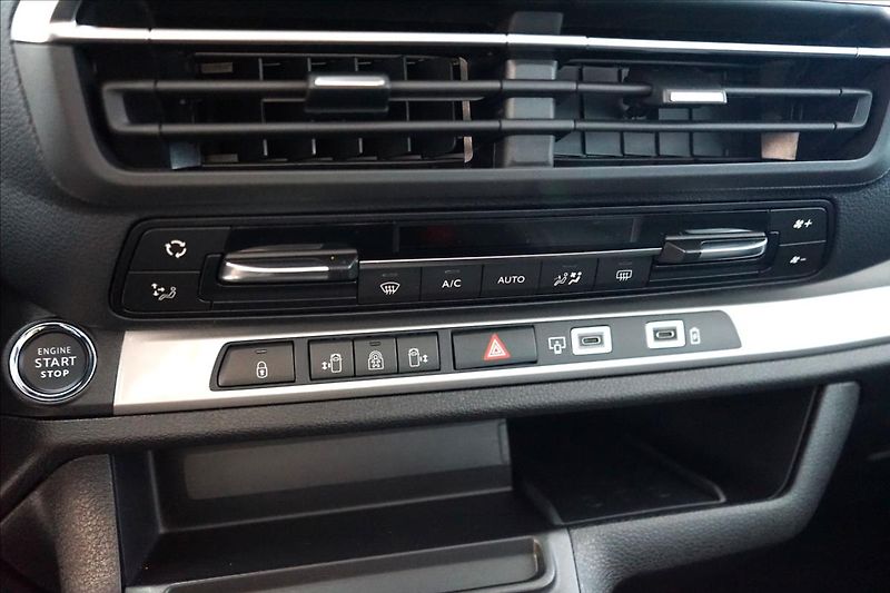 Citroën SpaceTourer (2026) 2,2 BlueHDi 180 EAT8 SHINE XL - fotka 12 z 20