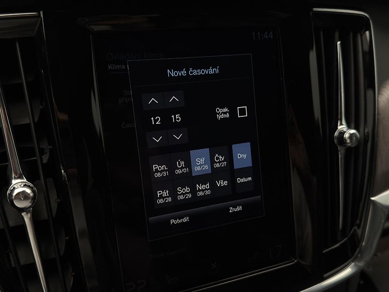 Volvo V90 CC D4 AWD PRO AUT - fotka 46 z 52