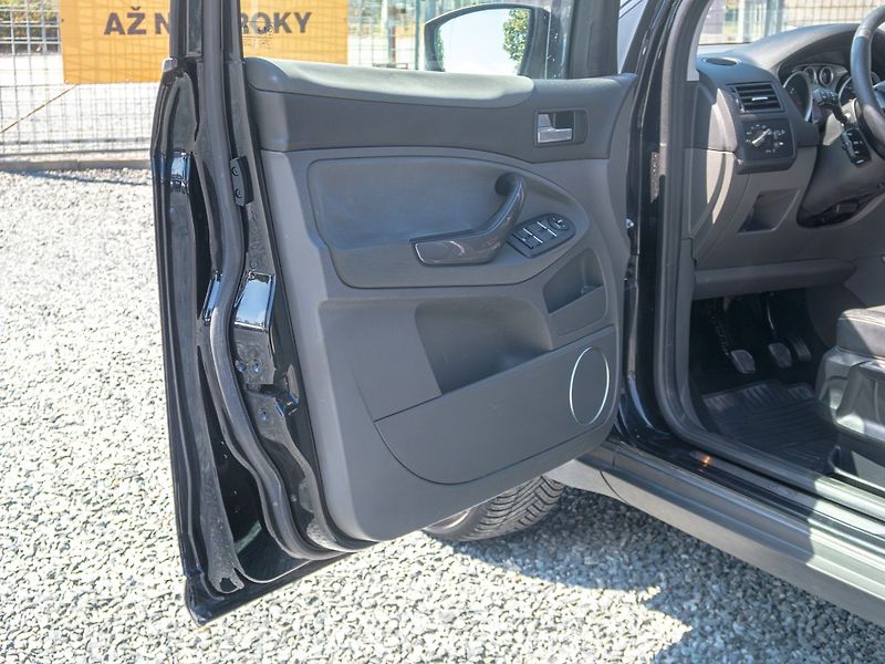 Ford Kuga (2012) 2.0D 103KW 4x4 TITAN – CARPLAY - fotka 11 z 47