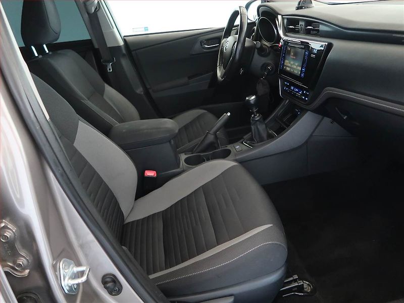 Toyota Auris (2015) 1.2 Ti, Serv.kniha, Tempomat - fotka 9 z 14