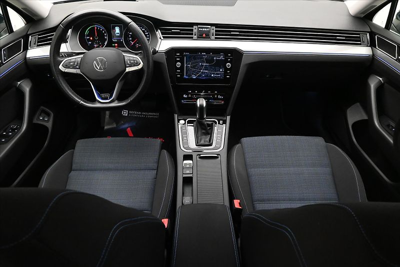 Volkswagen Passat 1,4 GTE TSI 160kW DSG Záruka a - fotka 15 z 33
