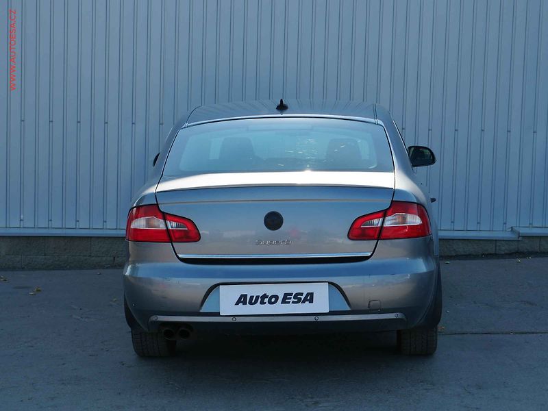 Škoda Superb (2011) 2.0TDi 4x4, ČR, DSG, navi - fotka 5 z 18