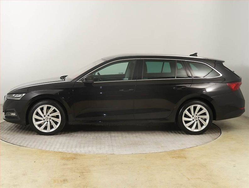 Škoda Octavia (2021) Ambition Plus 1.4 TSI iV - fotka 3 z 30