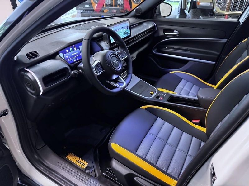 Jeep Avenger (2026) 1.2 T e-hybrid AT 145k 4xe The - fotka 7 z 19