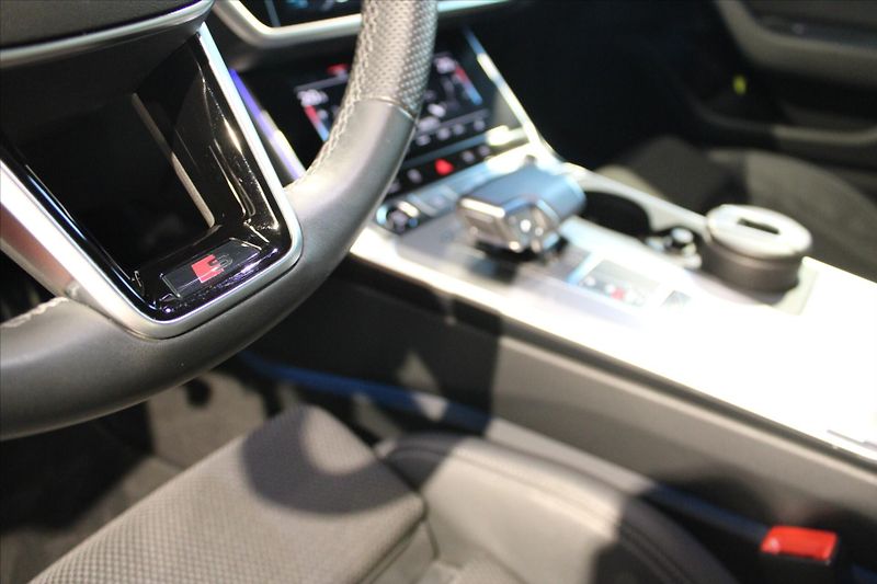 Audi A6 Avant 50 TDi quattro S line AC - fotka 13 z 36