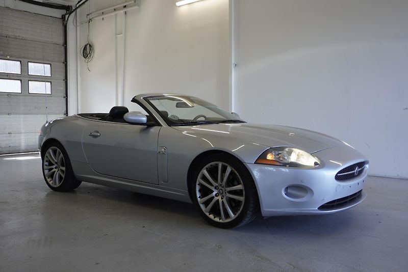 Jaguar XK 4.2 V8 kabrio - fotka 4 z 30