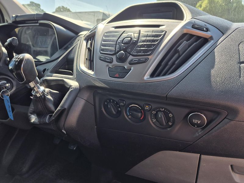 Ford Transit Custom (2013) 2.2Tdci 92Kw L1H1 klima - fotka 11 z 17