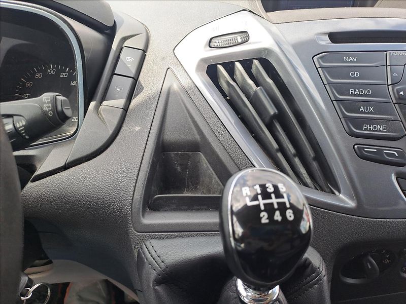 Ford Tourneo Custom 2,0 TDCI 9.MÍST - fotka 16 z 18