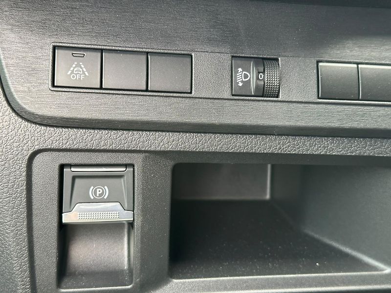 Opel Vivaro Crew Van Flexspace L 2.2 CDTi - fotka 12 z 14