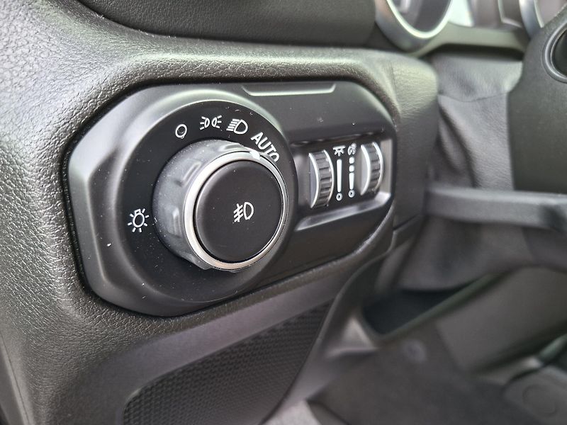 Jeep Wrangler (2021) SAHARA 4x4 Unlimited, TOP   - fotka 26 z 52