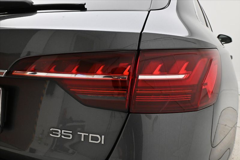 Audi A4 2,0 TDI 120kW S-LINE S-Tronic - fotka 25 z 26