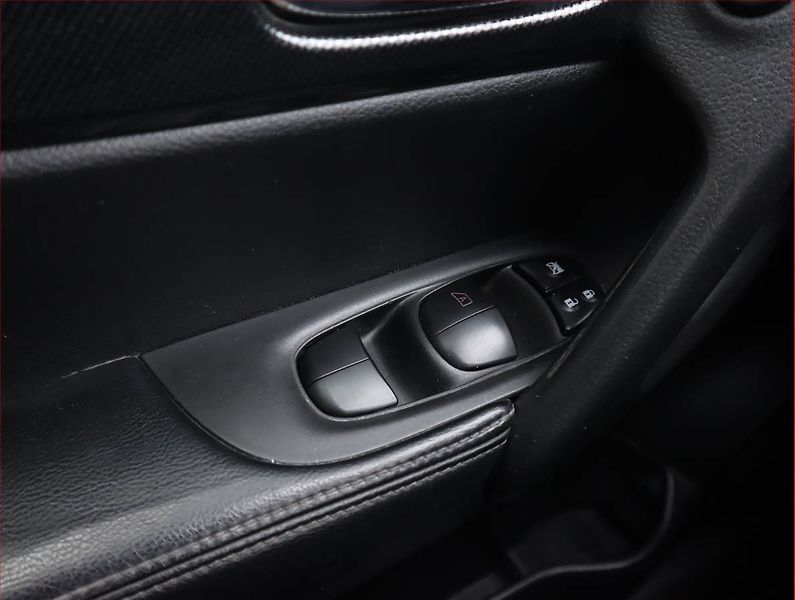 Nissan X-Trail (2015) Tekna 1.6 dCi, 4X4, 7 míst - fotka 21 z 23