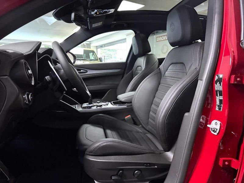 Alfa Romeo Stelvio (2026) 2.0T 280k AT8 ZF Q4 4x4 Veloce - fotka 7 z 22