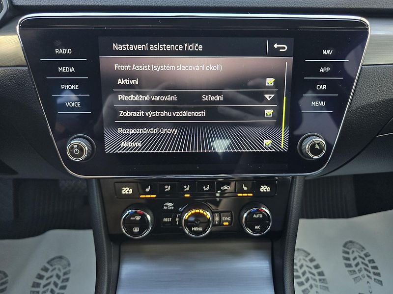 Škoda Superb 200kW 4x4 DSG STYLE DPH - fotka 17 z 45