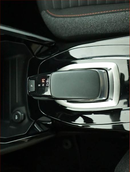Peugeot 208 (2021) 50 kWh, SoH 89%, Automat - fotka 13 z 19