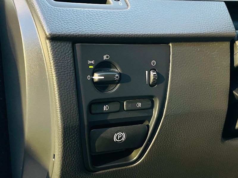 Volvo XC90 2.4 D5 4x4 AUT SERVISKA TAŽNÉ - fotka 42 z 48