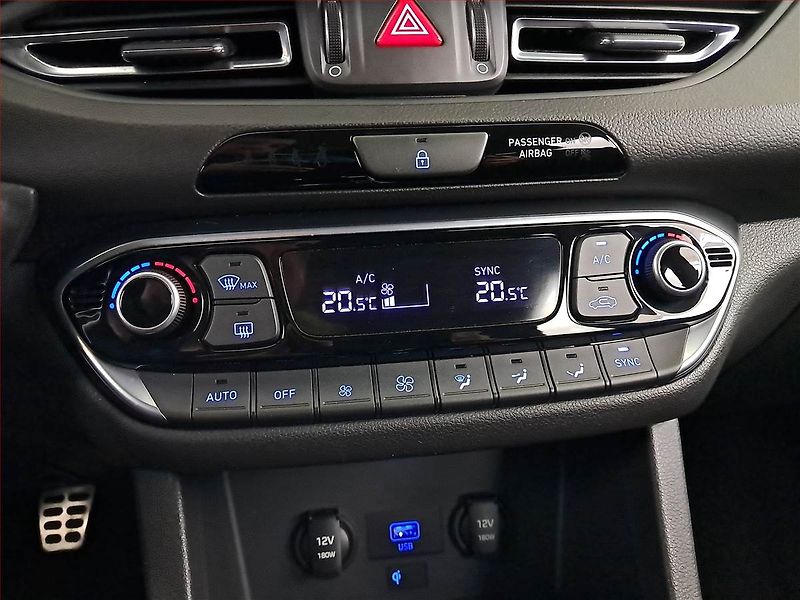 Hyundai i30 (2022) N-Line 1.5 T-GDI MHEV - fotka 16 z 21