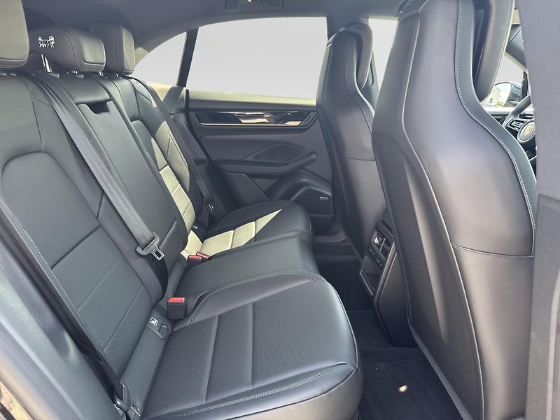 Porsche Macan 4S - fotka 21 z 29
