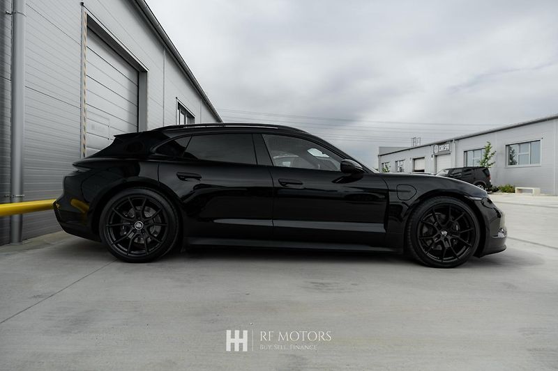 Porsche Taycan (2024) 320kW - fotka 2 z 50