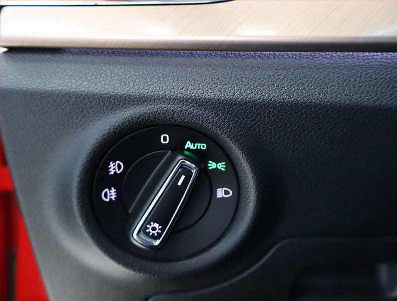 Škoda Scala (2019) 1.0 TSI, Automat, Tempomat - fotka 22 z 23