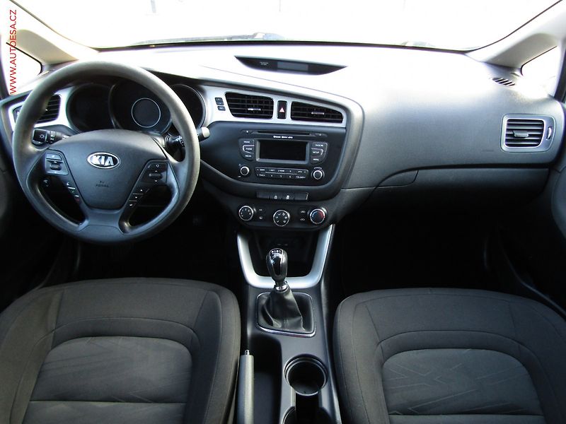 Kia Ceed (2014) 1.4 CRDi, ČR, AC, TZ, temp - fotka 8 z 15