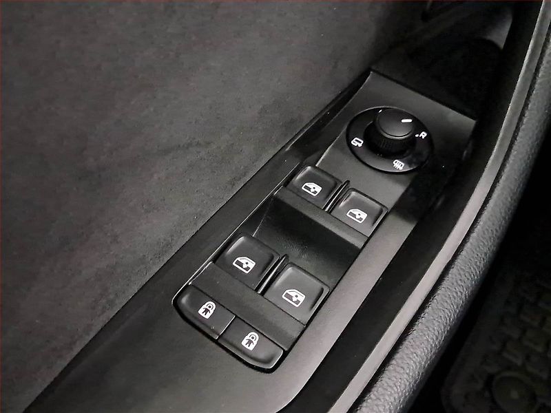 Škoda Superb (2018) Sportline 2.0 TDI - fotka 23 z 25
