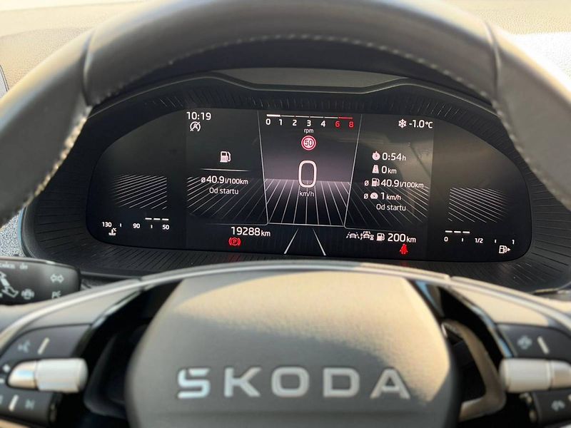 Škoda Scala Selection 1,0 TSI 85 kW 6° MP - fotka 21 z 32
