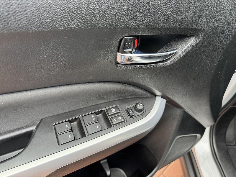Suzuki Vitara (2017) 1.6i VVT LED Allgrip Kamera - fotka 27 z 50