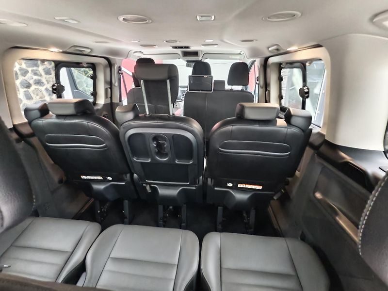 Ford Tourneo Custom (2019) 2.0 TDCi 9.místné, top stav. - fotka 16 z 19