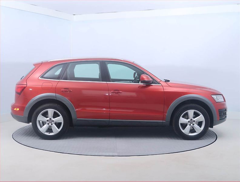 Audi Q5 (2013) S line 2.0 TDI, 4X4, Automat - fotka 6 z 15