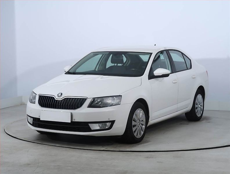 Škoda Octavia (2015) 1.6 TDI, Tempomat - fotka 2 z 17