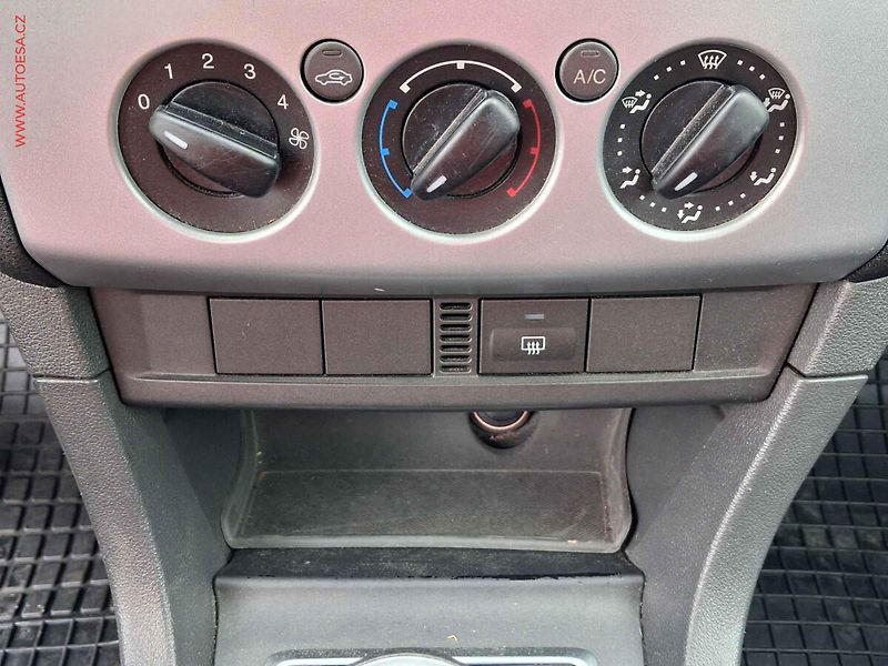 Ford Focus (2006) 1.6 TDCI, AC - fotka 14 z 16