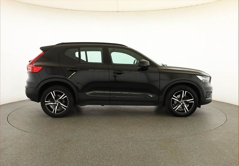 Volvo XC40 (2019) D4 AWD, 4X4, Automat, Kůže - fotka 6 z 13