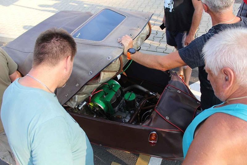 V retro auto muzeu Veteráni Litvínov měli ve středu zastávkou účastníci Velorex čundru 2024 na svém putování po severních Čechách. S nejstarším Velorexem z roku 1962 jede Petr Žůrek ze Světlé nad Sázavou.